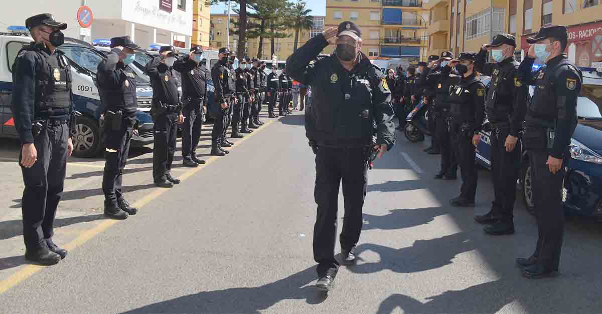 Agentes de la Comisaría de El Puerto rinden homenaje al policía José Carmona