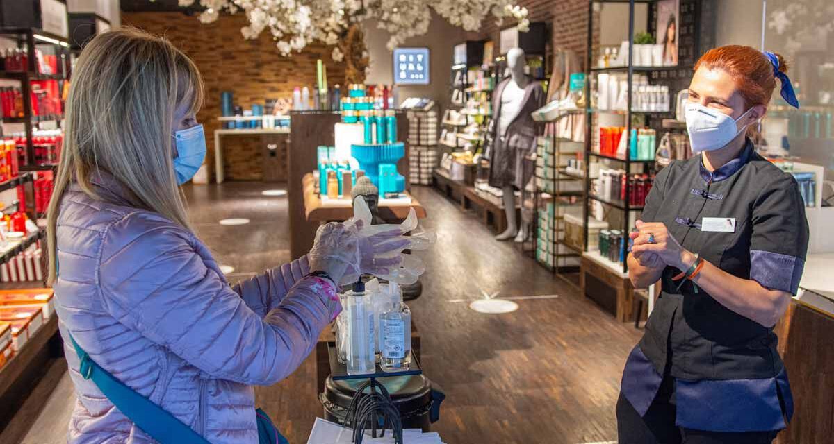 La Junta aboga por mantener aún "unos meses" las mascarillas en el interior