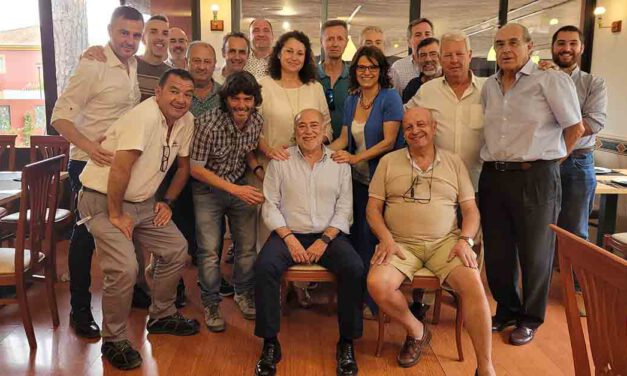 Cariñosa despedida de los compañeros de Apemsa a Jose Luis Romero en su jubilación