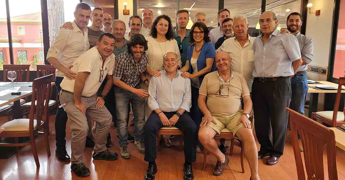 Cariñosa despedida de los compañeros de Apemsa a Jose Luis Romero en su jubilación