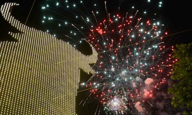 El Toro de Osborne más grande del mundo vuelve a dar la Bienvenida a la Feria de El Puerto