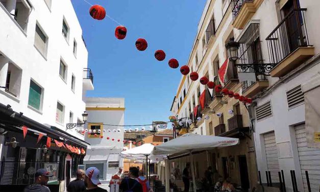 El centro y sus bares se acicalan para dar la bienvenida a la Preferia de El Puerto