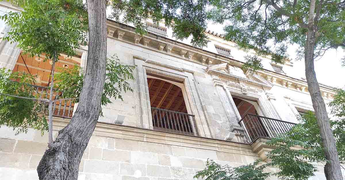 El PSOE insta a tomar medidas para parar el deterioro del Palacio de Araníbar