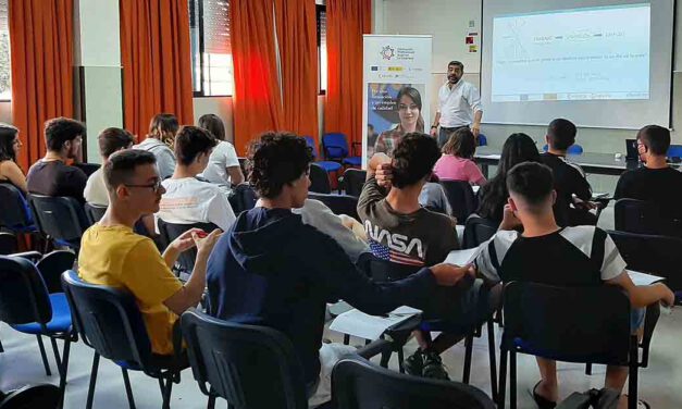 Alumnos del José Luis Tejada Peluffo se interesan por la FP Dual