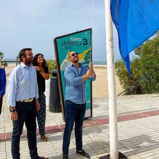 El Puerto iza sus banderas azules, símbolo de garantía de calidad de sus playas