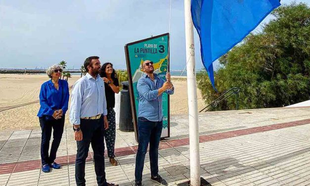 El Puerto iza sus banderas azules, símbolo de garantía de calidad de sus playas