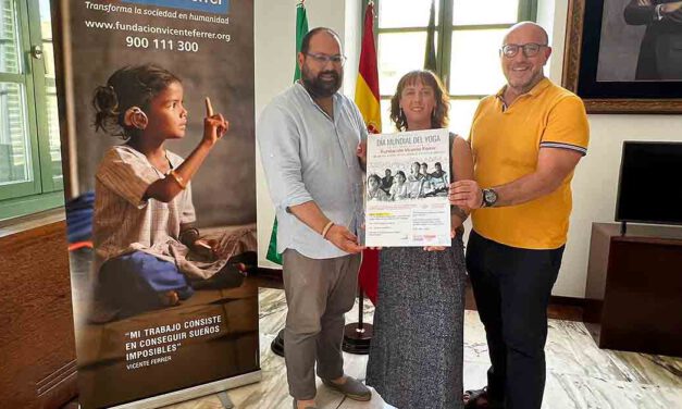 El Puerto se suma al Día Mundial del Yoga en Solidaridad con la Fundación Vicente Ferrer