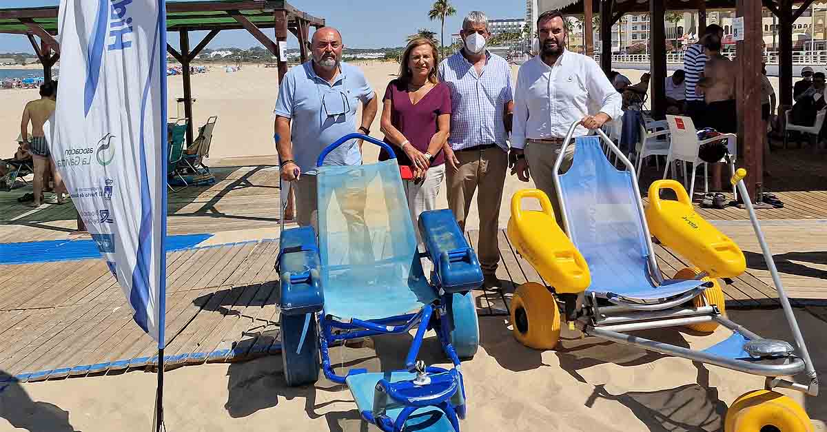 Hidrosport hace posible un año más el acceso a la playa y al baño a personas de movilidad reducida