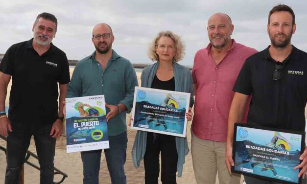 La XIII Travesía a Nado de El Puerto se celebra este sábado en La Puntilla