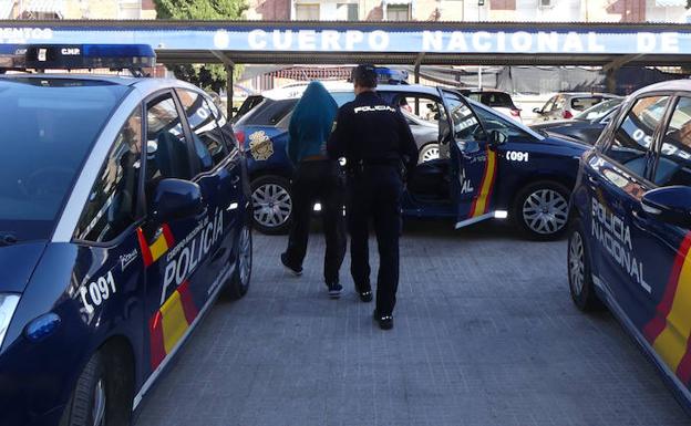 Detenido por agredir a hombre en un bar dejando a un niña en un coche