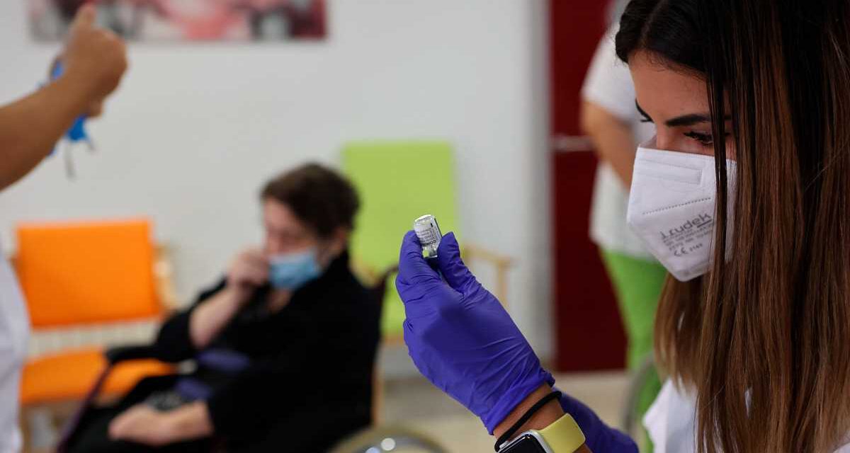 Andalucía suma 2.142 nuevos casos de covid y 37 muertos desde el viernes