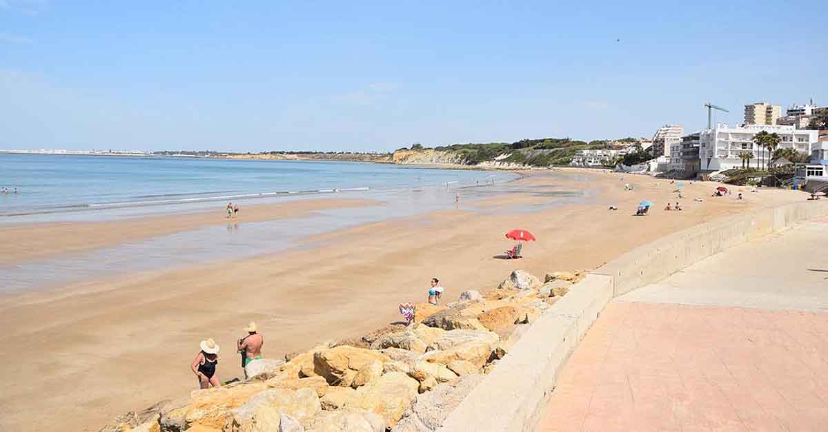 Fallece un hombre de 60 años ahogado en la Playa de Fuentebravía