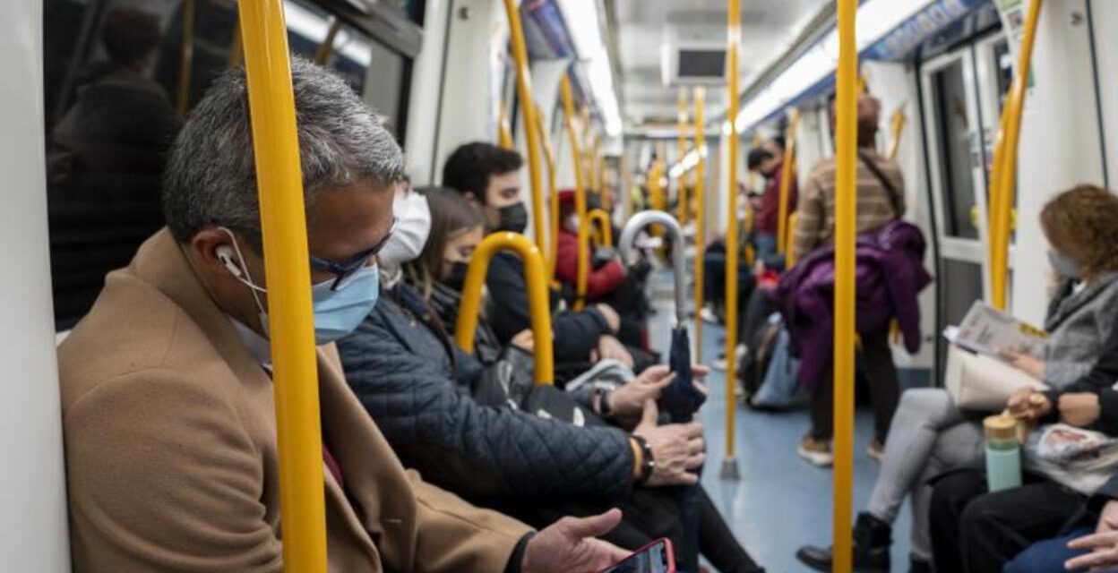 Aguirre propondría a Sanidad eliminar ya las mascarillas en transportes públicos