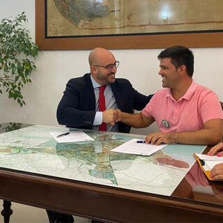 Ayuntamiento e Imeris aúnan fuerzas para mejorar el empleo en El Puerto