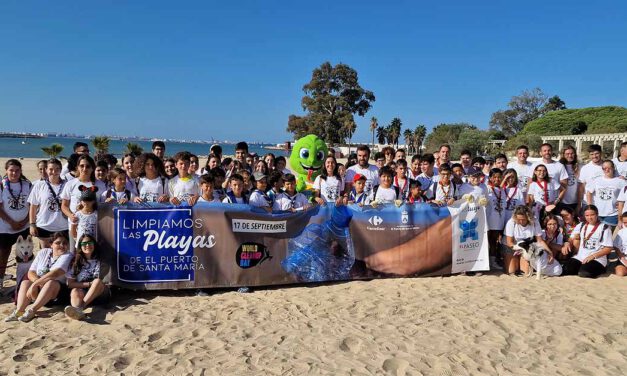 La playa de La Puntilla congregó a 200 personas en el World Cleanup Day