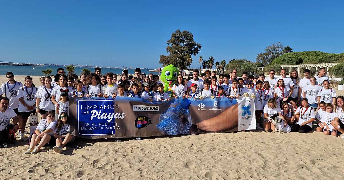La playa de La Puntilla congregó a 200 personas en el World Cleanup Day