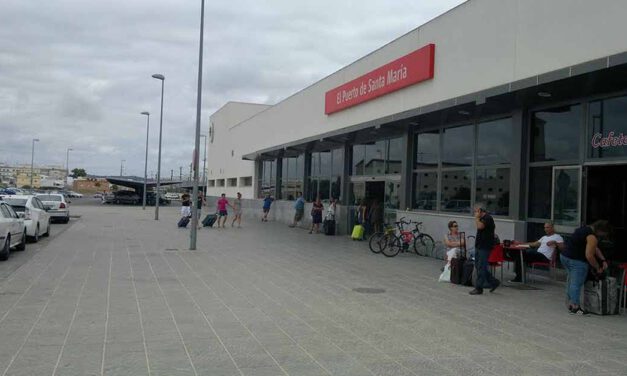 La Policía Local de El Puerto intercepta a un individuo por romper las lunas de los coches