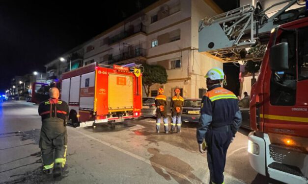 Tres personas ingresan en el hospital afectadas por el incendio de una vivienda en Ronda