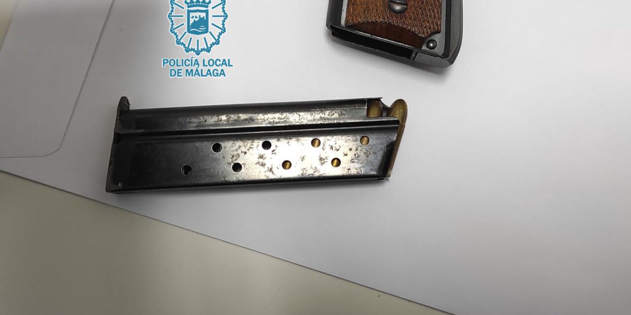 Lo pillan conduciendo ebrio y drogado en Málaga y le incautan un arma y cocaína