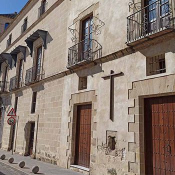 El uso público del Palacio de Villareal y Purullena continuará tras renovarse su cesión municipal