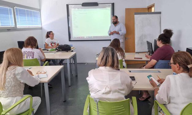 Inaugurado el curso "Tu móvil, una herramienta de utilidad diaria"