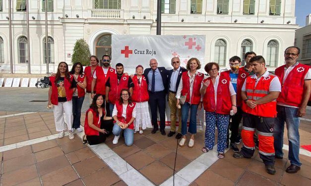 Día de la Banderita de Cruz Roja en la Plaza Isaac Peral, para celebrar la solidaridad de El Puerto