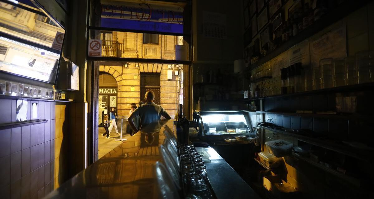 Unánime apagón de la hostelería andaluza por el disparatado precio de la luz
