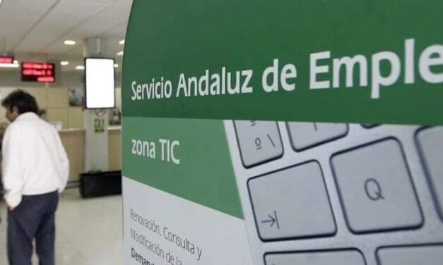 Andalucía lidera la bajada del paro en octubre con 18.736 desempleados menos