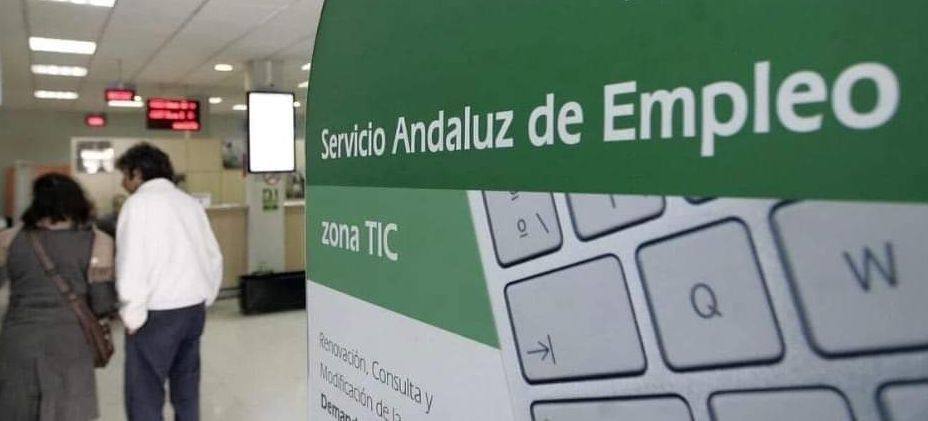 Andalucía lidera la bajada del paro en octubre con 18.736 desempleados menos