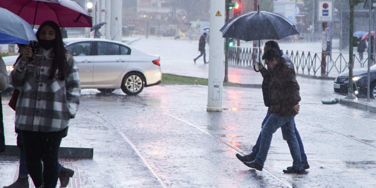 El 112 coordina más de 150 incidencias por viento y lluvia este domingo en Andalucía