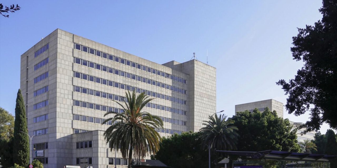 Dos muertos y un niño de 4 años herido en un vuelco de vehículo en Antequera