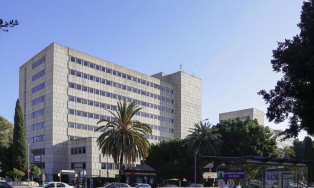 Dos muertos y un niño de 4 años herido en un vuelco de vehículo en Antequera