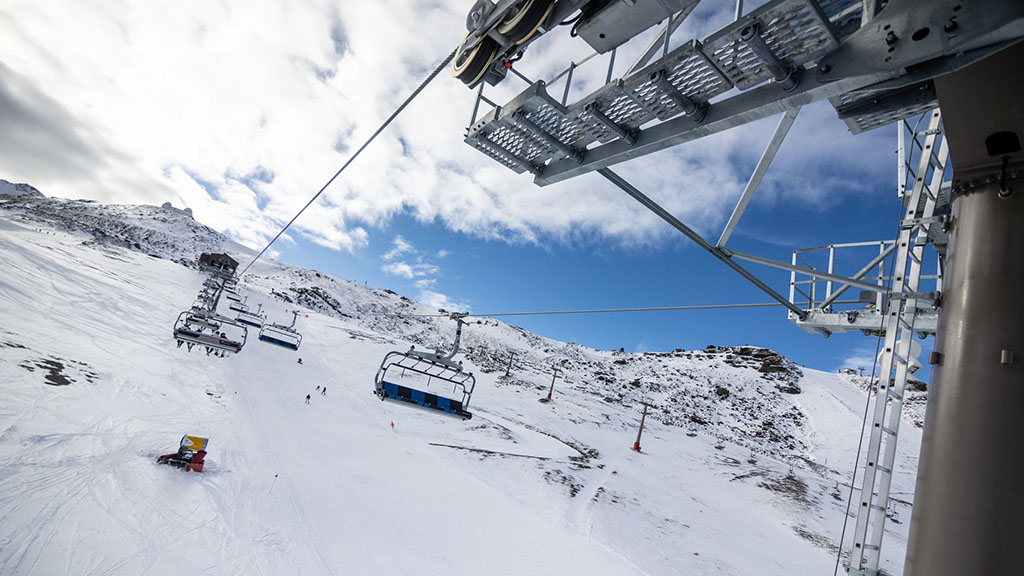 Rachas de viento de hasta 100 kilómetros por hora impiden abrir Sierra Nevada