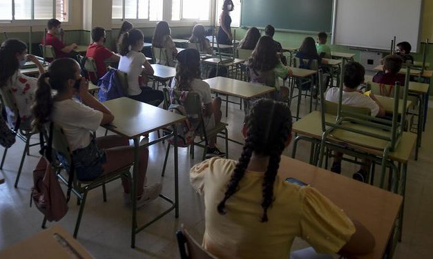 Una alumna sorda reclama una intérprete de signos para poder seguir las clases