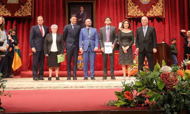 El Puerto entrega las Distinciones de la Ciudad 2022 en un Pleno Solemne en el Teatro Muñoz Seca