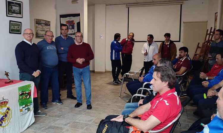 El X Trofeo de Navidad de Fútbol 7 Veteranos vuelve a volcarse con la solidaridad