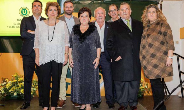 Unión Portuense celebra 'El día de El Puerto' homenajeando a varias personas que engrandecen El Puerto