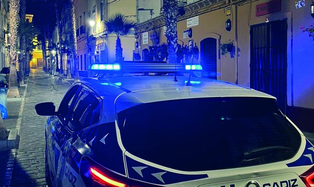 Detenida en Cádiz tras sufrir un accidente y conducir mientras bebía y se grababa vídeos