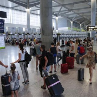 Los aeropuertos andaluces recuperan en 2022 el 90% de los viajeros prepandemia