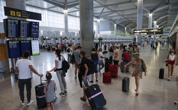 Los aeropuertos andaluces recuperan en 2022 el 90% de los viajeros prepandemia