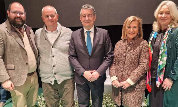 La Vicuña es galardonada con la bandera de Andalucía de la provincia de Cádiz en la categoría de los Valores Humanos