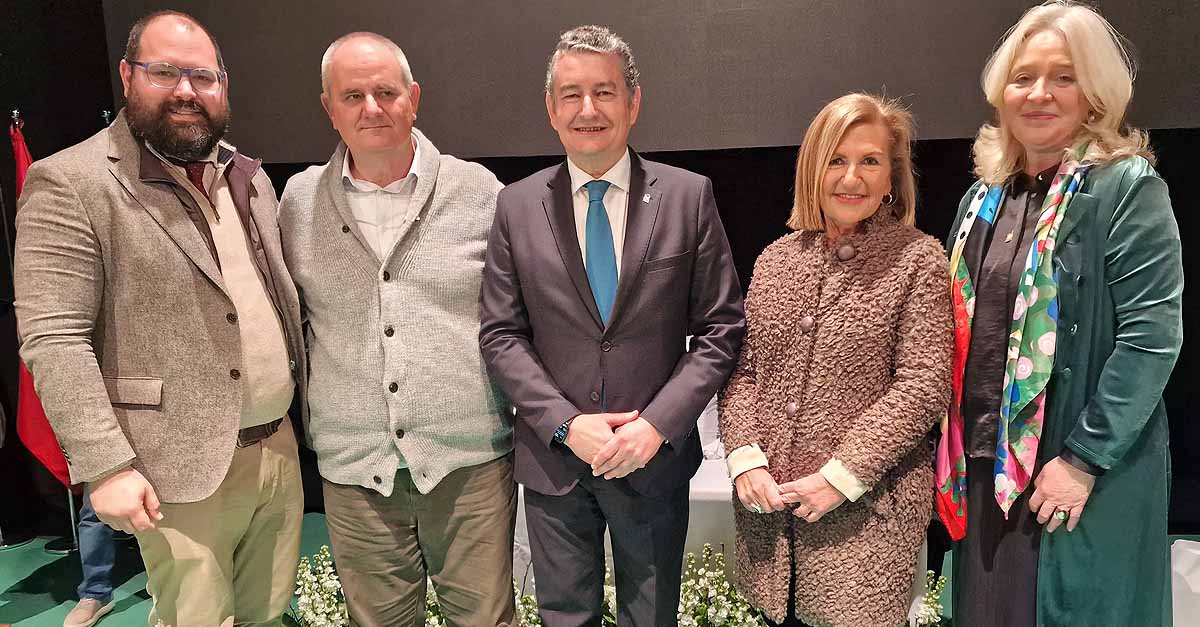 La Vicuña es galardonada con la bandera de Andalucía de la provincia de Cádiz en la categoría de los Valores Humanos