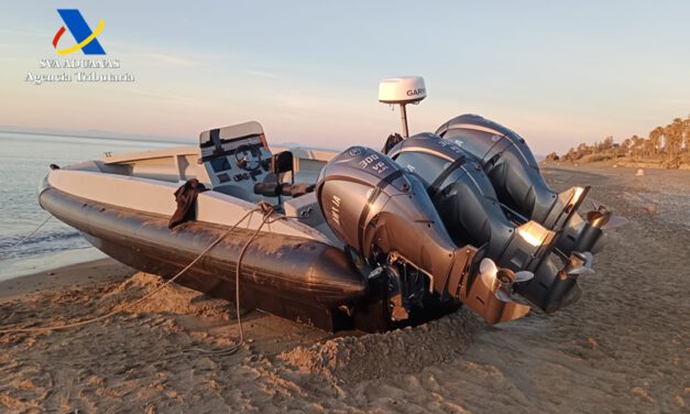 Dos persecuciones en el Estrecho arrojan tres detenidos y 846 kilos de hachís intervenidos