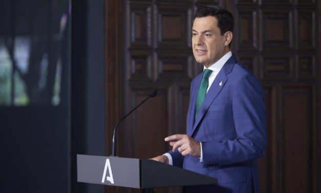 Juanma Moreno abre la puerta a reformar la ley andaluza de víctimas del terrorismo