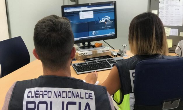 Avisa por Twitter de una falsa amenaza de tres bombas en un centro comercial de Málaga