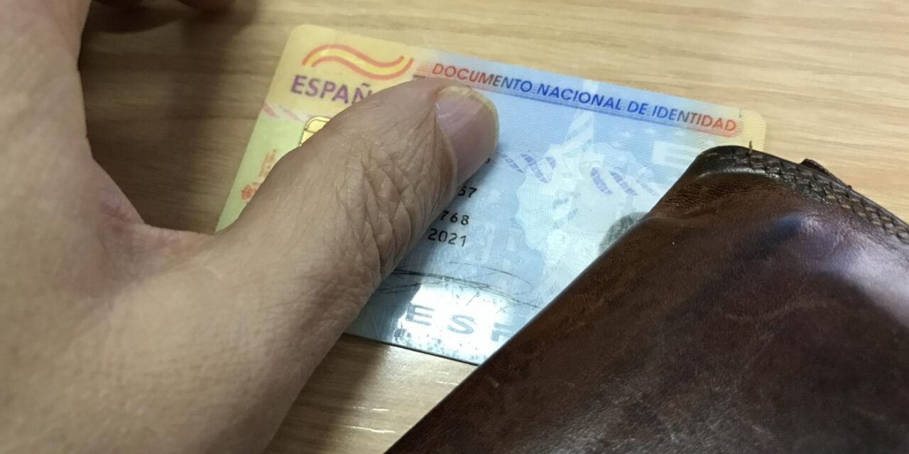 Desvalija una caravana en Vilagarcía y lo detienen por dejarse dentro el DNI