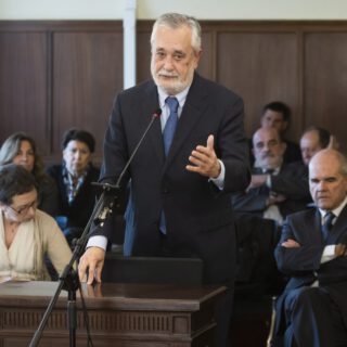 La Audiencia pide a Griñán aportar "todos los informes médicos" sobre su cáncer