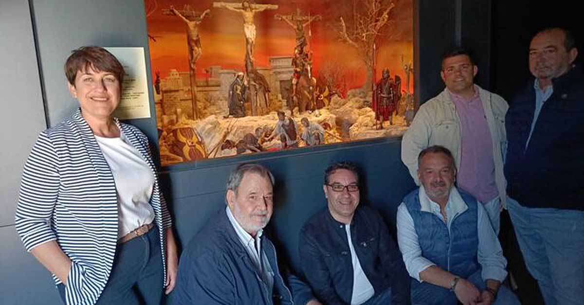 La Asociación de Belenistas elabora una escena de la Pasión de Cristo para el Museo de Mollina