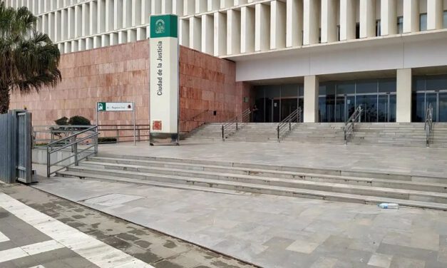 Acusan a un hombre por incendiar una casa creyendo que era del amante de su pareja