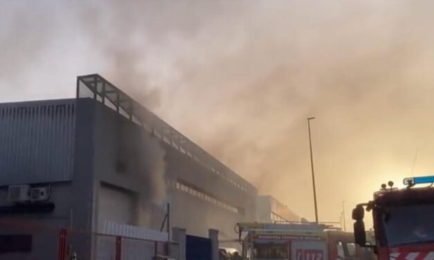 Dos heridos con quemaduras en una explosión en una empresa química en Sevilla